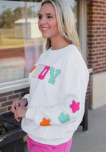 Load image into Gallery viewer, White Glitter Howdy Sweatshirt

