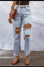 Load image into Gallery viewer, Hollow-Out Distressed Jeans
